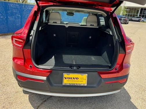 2023 Volvo XC40 B5 Plus Bright Theme