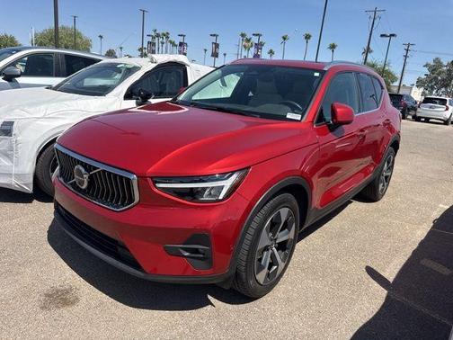 2023 Volvo XC40 B5 Plus Bright Theme