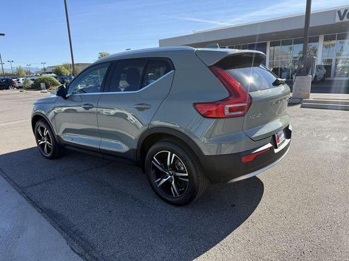2025 Volvo XC40 B5 Core Bright Theme