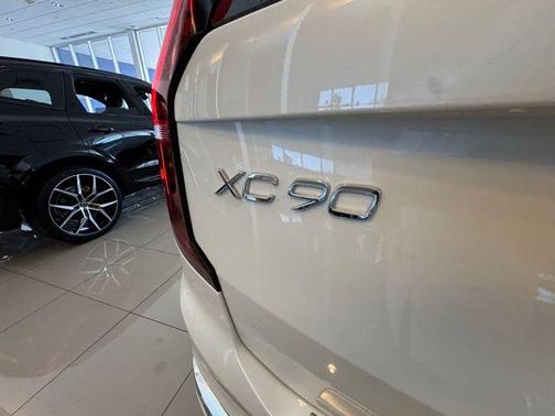 2025 Volvo XC90 Plug-In Hybrid T8 Ultra 7-Seater