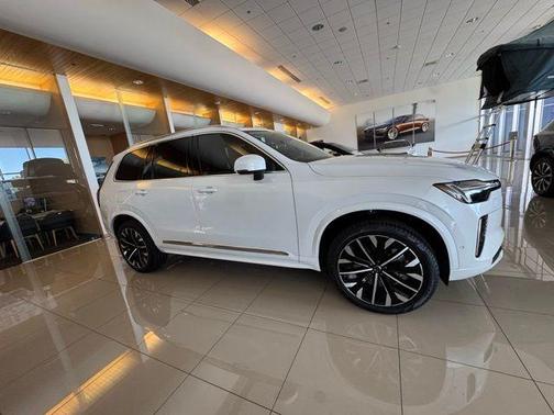2025 Volvo XC90 Plug-In Hybrid T8 Ultra 7-Seater