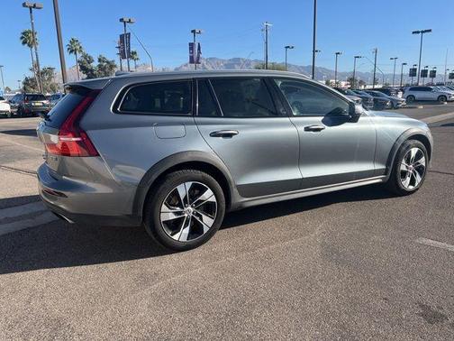 2020 Volvo V60 Cross Country T5