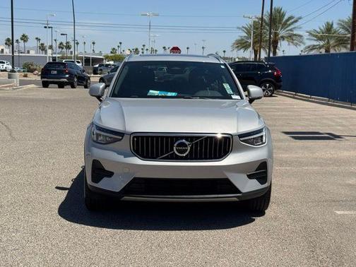 2025 Volvo XC40 B5 Core Bright Theme