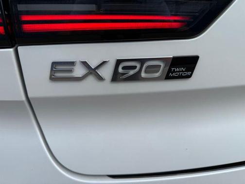 2025 Volvo EX90 Twin Motor Plus