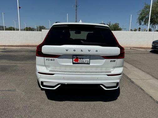 2026 Volvo XC60 B5 Plus