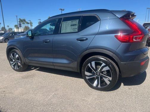 2026 Volvo XC40 B5 Ultra