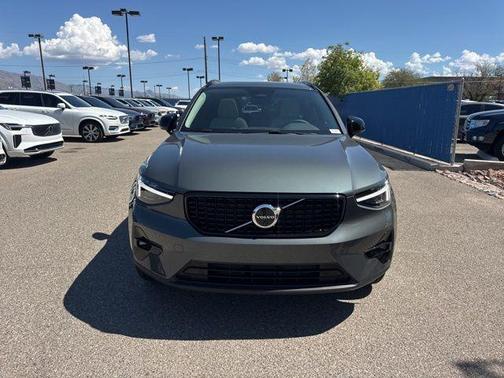 2026 Volvo XC40 B5 Ultra