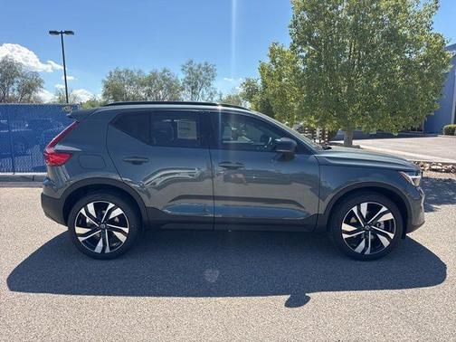 2026 Volvo XC40 B5 Ultra