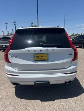 Crystal White Pearl 2019 Volvo XC90 T6 Momentum