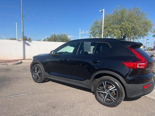 2024 Volvo XC40 B5 Core