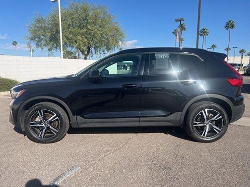 2024 Volvo XC40 B5 Core