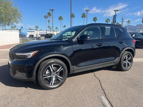 2024 Volvo XC40 B5 Core