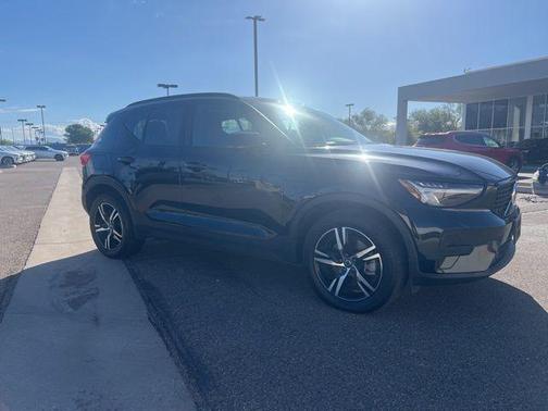 2024 Volvo XC40 B5 Core