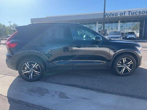 2024 Volvo XC40 B5 Core