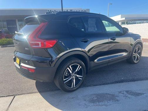 2024 Volvo XC40 B5 Core