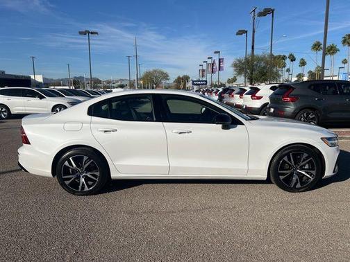 2024 Volvo S60 B5 Core Dark Theme