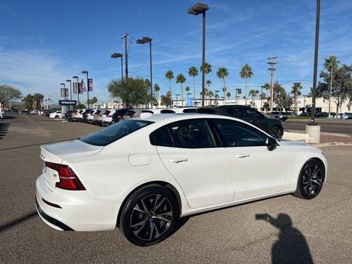 2024 Volvo S60 B5 Core Dark Theme