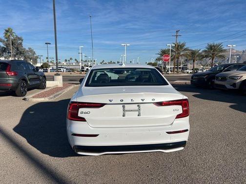 2024 Volvo S60 B5 Core Dark Theme