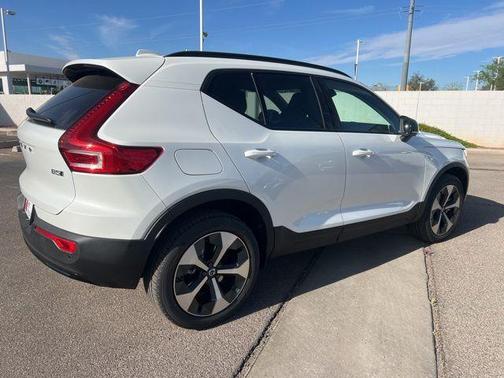 Crystal White 2026 Volvo XC40 B5 Plus