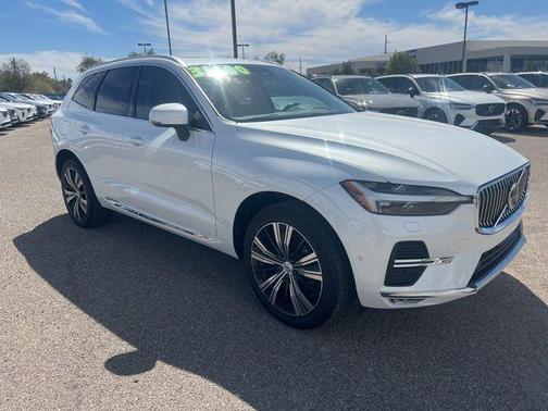 2023 Volvo XC60 B5 Plus Bright Theme