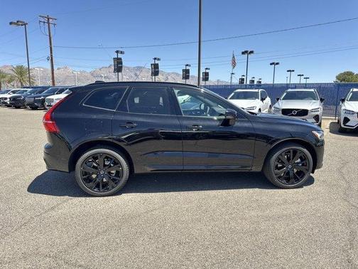 2025 Volvo XC60 Plug-In Hybrid T8 Ultra Black Edition