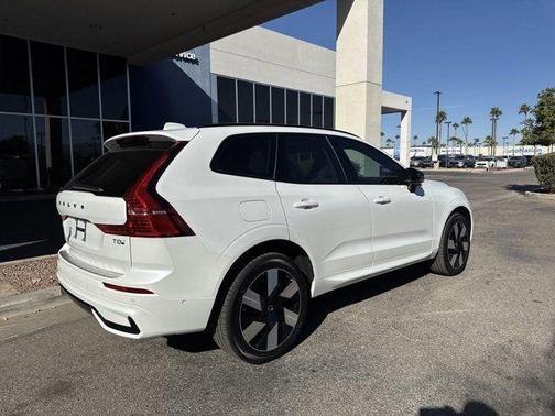 2025 Volvo XC60 Plug-In Hybrid T8 Plus