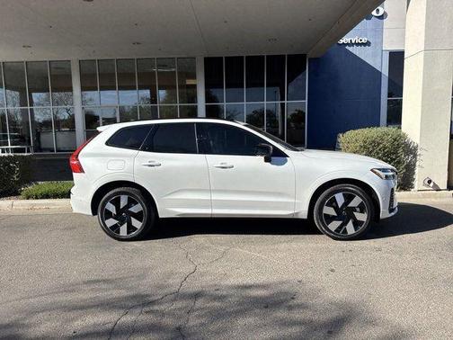 2025 Volvo XC60 Plug-In Hybrid T8 Plus