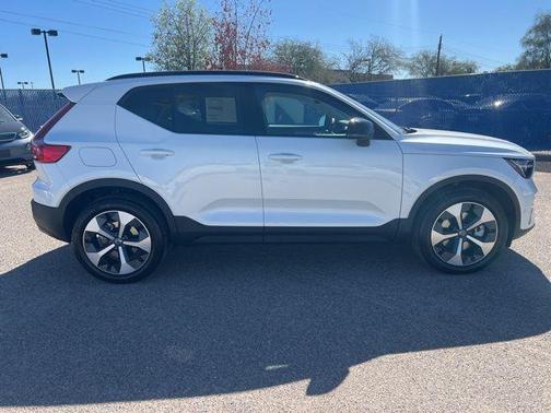 2026 Volvo XC40 B5 Plus