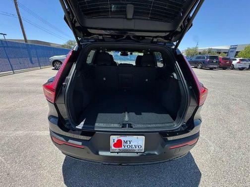 2025 Volvo EX40 Twin Motor Core