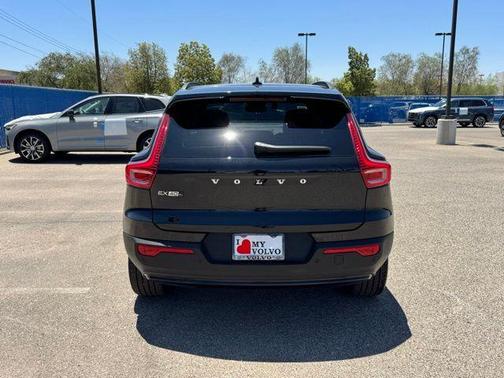 2025 Volvo EX40 Twin Motor Core