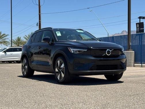 2025 Volvo EX40 Twin Motor Core