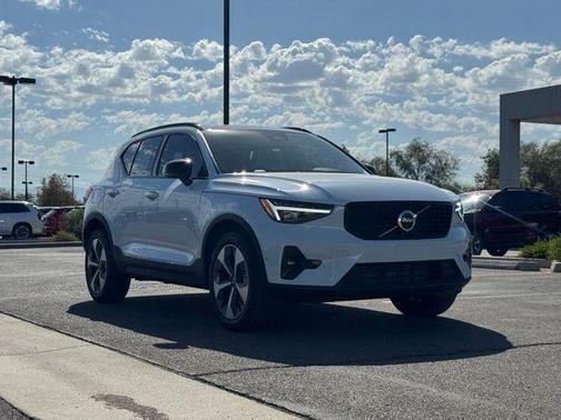 2026 Volvo XC40 B5 Plus