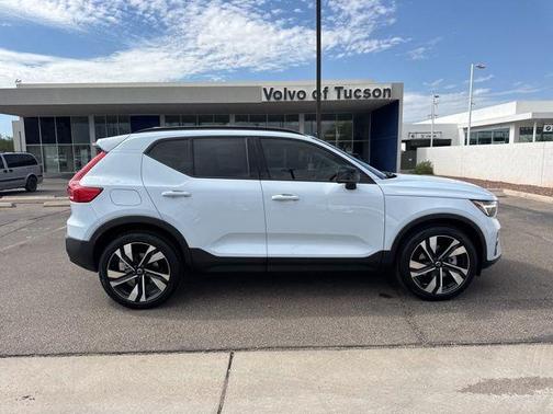 2026 Volvo XC40 B5 Ultra