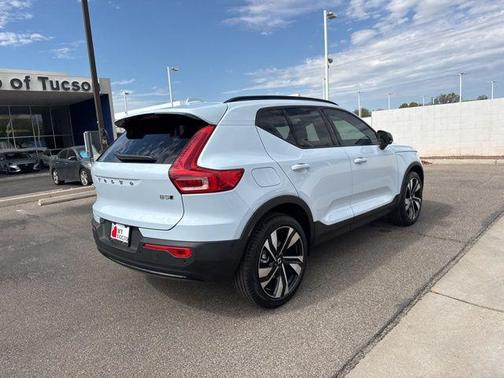 2026 Volvo XC40 B5 Ultra