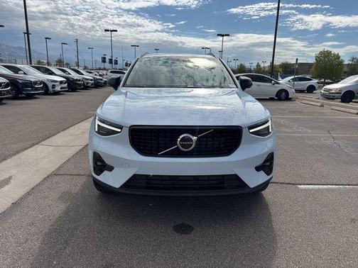 2026 Volvo XC40 B5 Ultra