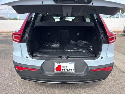 2026 Volvo XC40 B5 Ultra