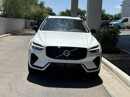 2025 Volvo XC60 Plug-In Hybrid T8 Plus