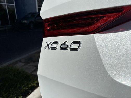 2025 Volvo XC60 Plug-In Hybrid T8 Plus