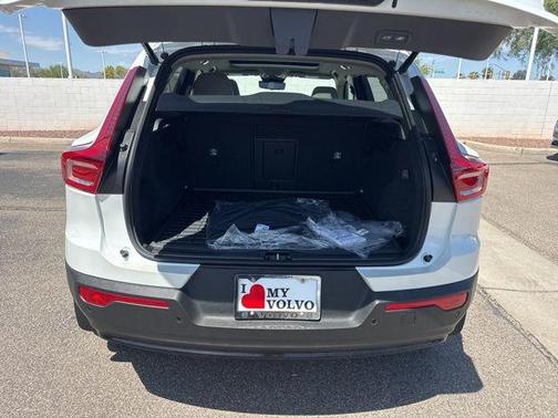 2026 Volvo XC40 B5 Plus