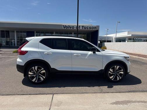 2026 Volvo XC40 B5 Plus