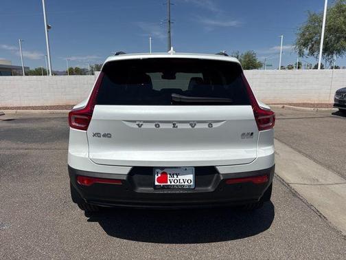 2026 Volvo XC40 B5 Plus