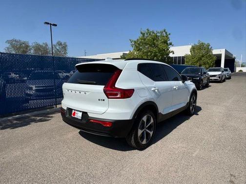 2025 Volvo XC40 B5 Plus Dark Theme