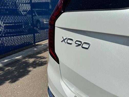 2026 Volvo XC90 Plug-In Hybrid T8 Plus 6-Seater