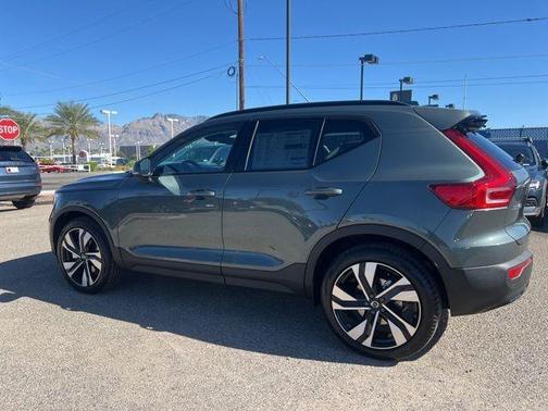 2026 Volvo XC40 B5 Ultra
