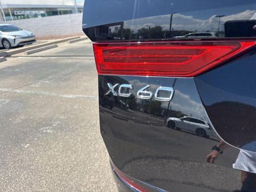 2025 Volvo XC60 B5 Plus
