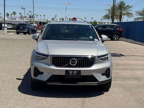 2025 Volvo XC40 B5 Core Bright Theme