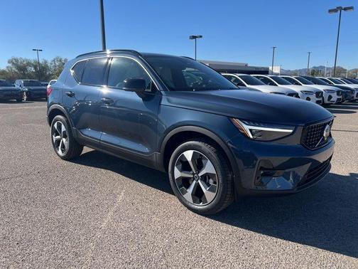2026 Volvo XC40 B4 Plus