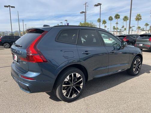 2026 Volvo XC60 B5 Plus