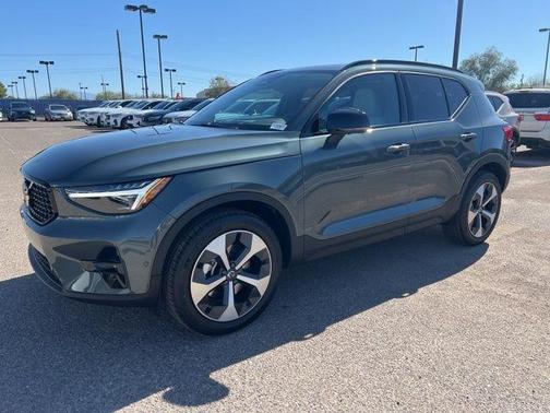 2026 Volvo XC40 B5 Plus
