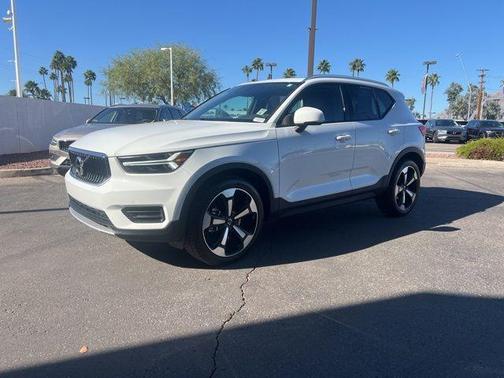 2020 Volvo XC40 T5 Momentum